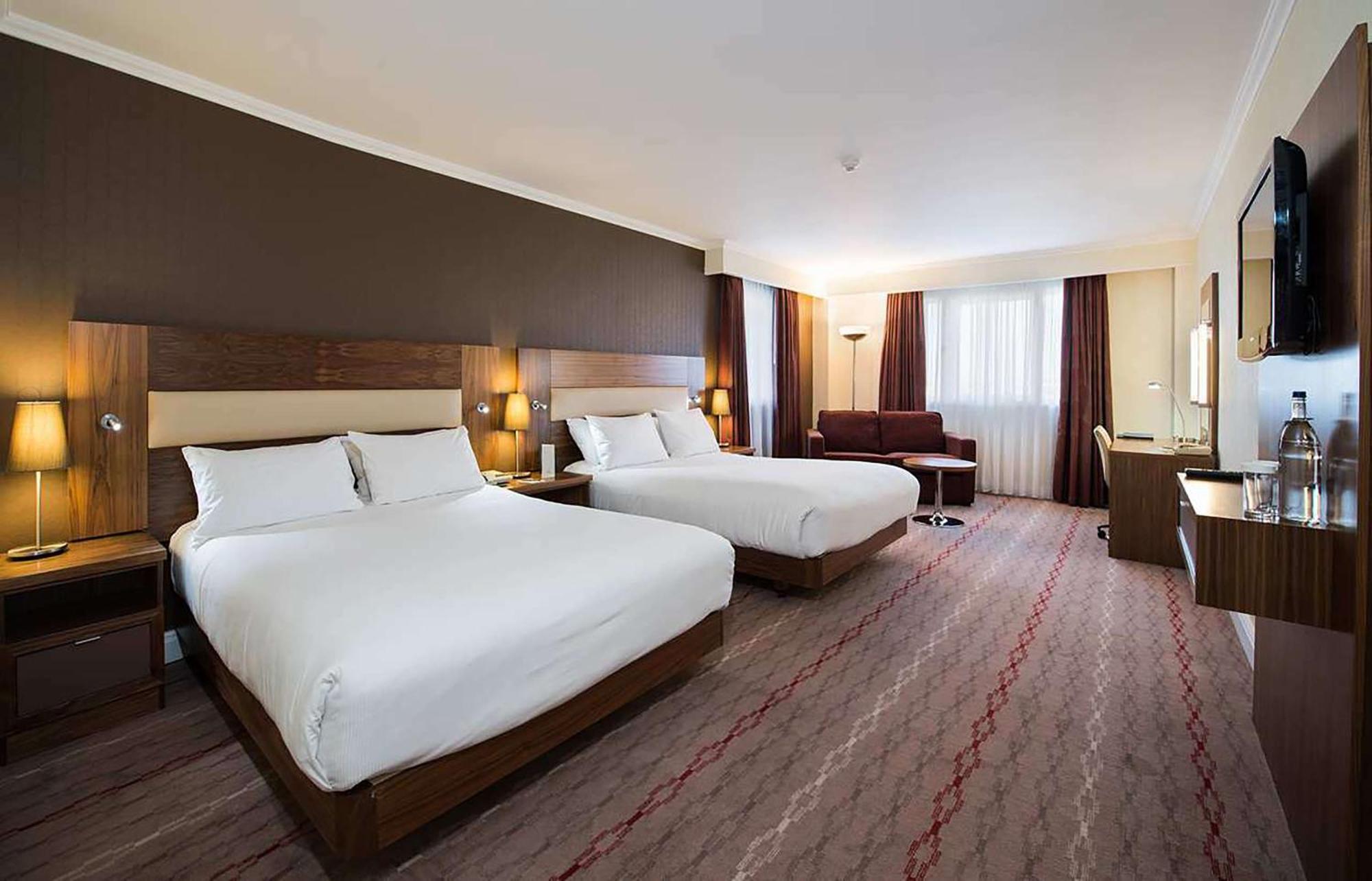 Doubletree By Hilton Bristol North Hotel Almondsbury Bagian luar foto